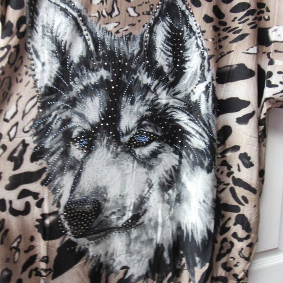 Women's Brown Short Sleeve Stretchy Graphic Shirt With Sparkle Wolf Print NEW - Picture 2 of 2